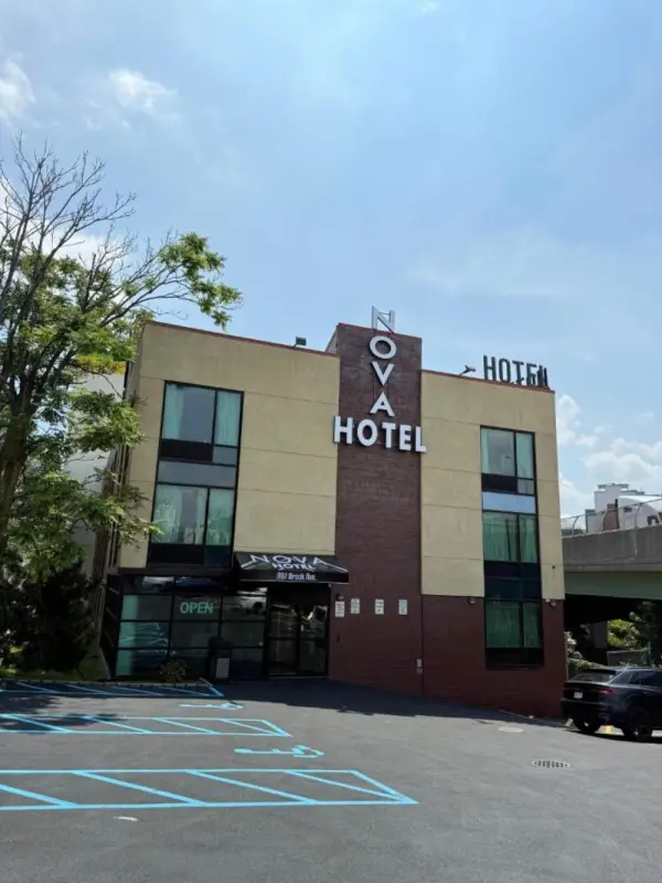 Nova Hotel Bronx 6