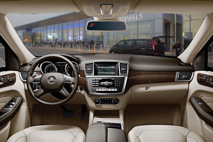 Private Transfer from LaGuardia Airport (LGA) to Manhattan